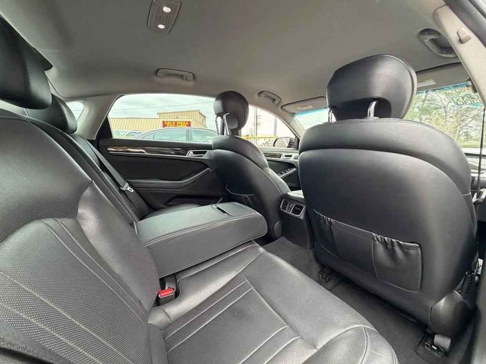 2015 Hyundai Genesis - Image 17 of 20