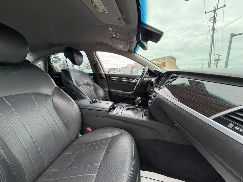 2015 Hyundai Genesis - Image 15 of 20