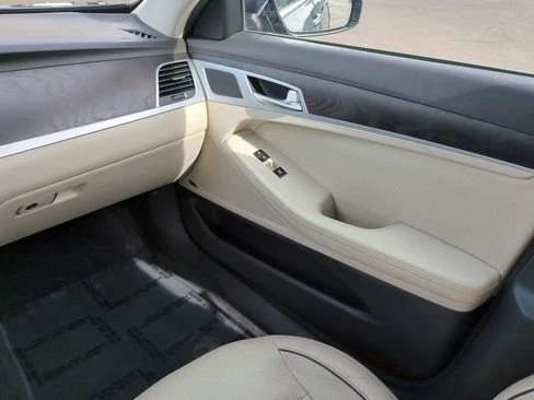 2015 Hyundai Genesis - Image 14 of 19