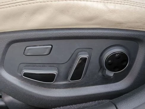 2015 Hyundai Genesis - Image 17 of 19