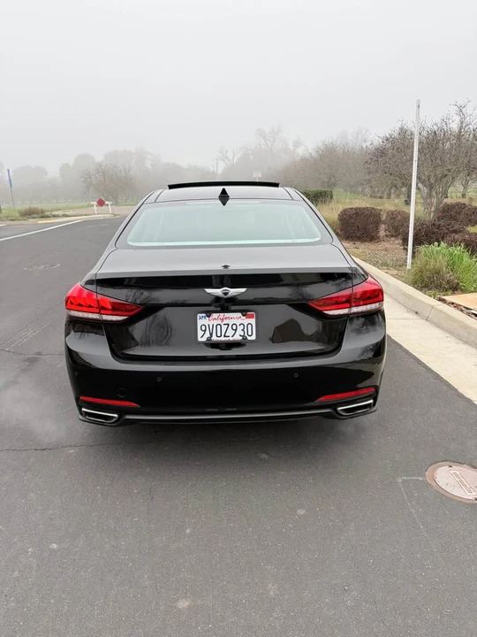 2015 Hyundai Genesis - Image 4 of 13