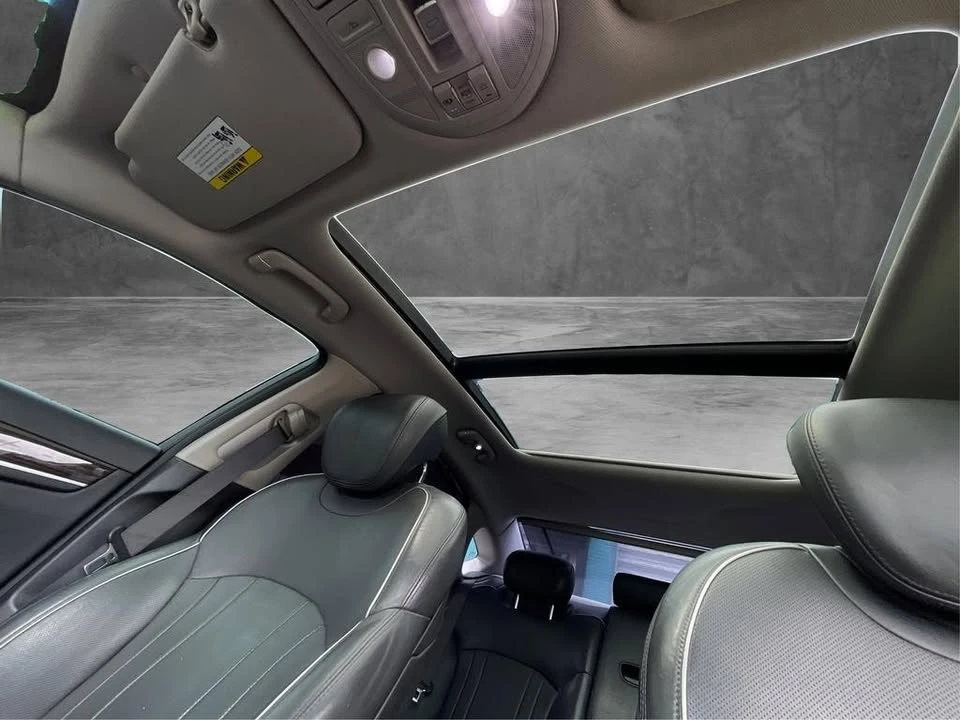2015 Hyundai Genesis - Image 8 of 16
