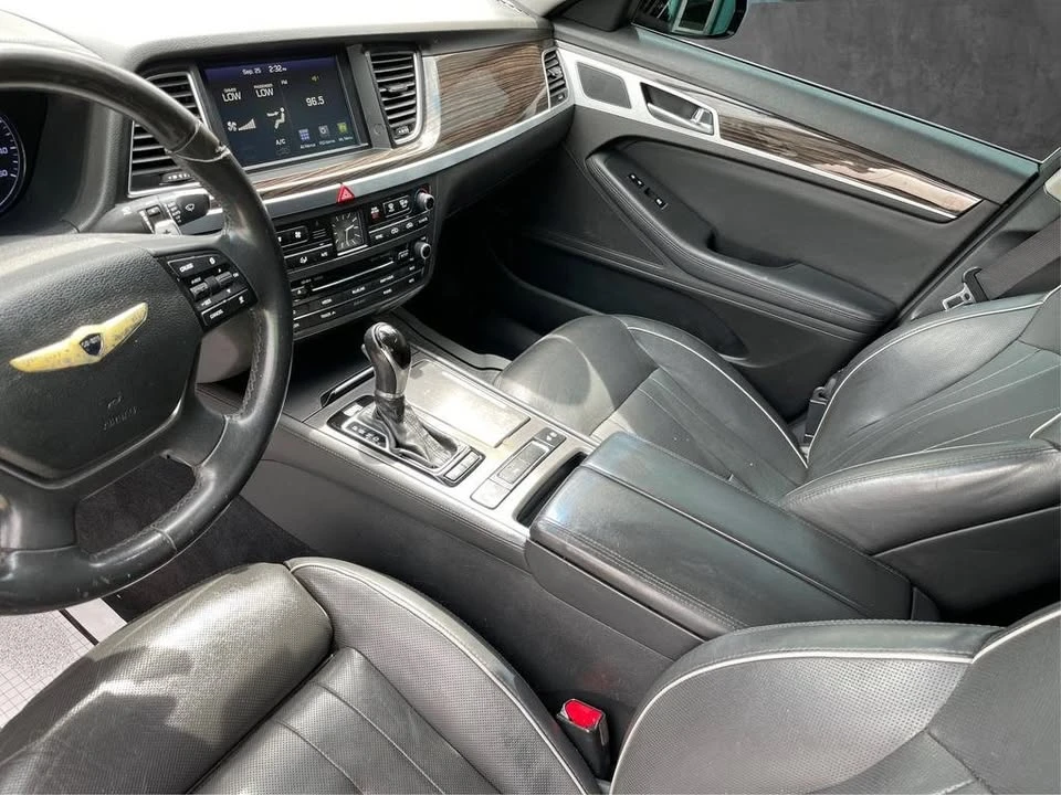 2015 Hyundai Genesis - Image 14 of 16