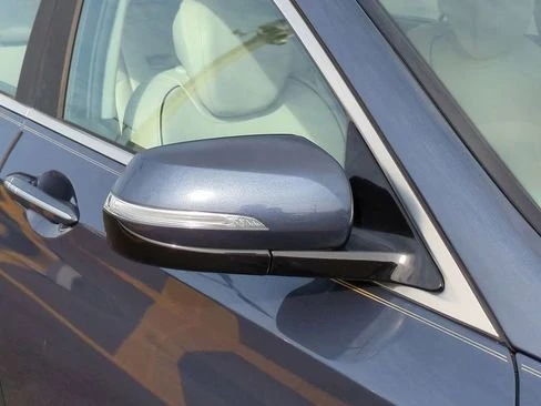 2015 Hyundai Genesis - Image 10 of 19