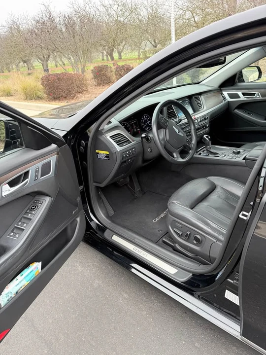2015 Hyundai Genesis - Image 7 of 13