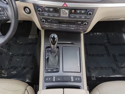 2015 Hyundai Genesis - Image 16 of 19