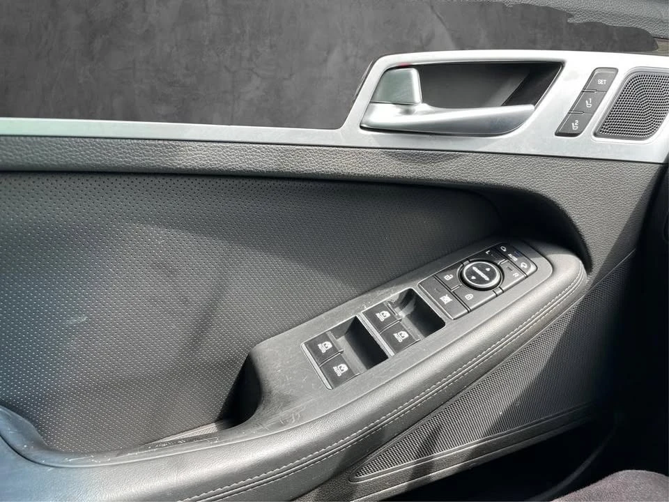 2015 Hyundai Genesis - Image 9 of 16
