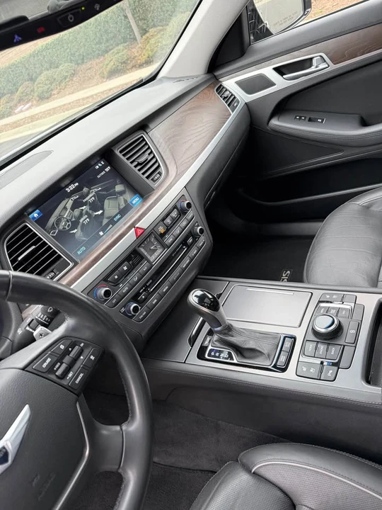 2015 Hyundai Genesis - Image 11 of 13