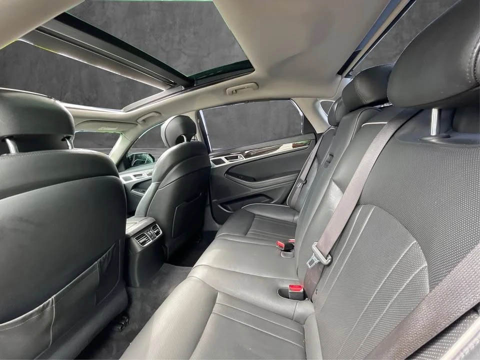 2015 Hyundai Genesis - Image 12 of 16