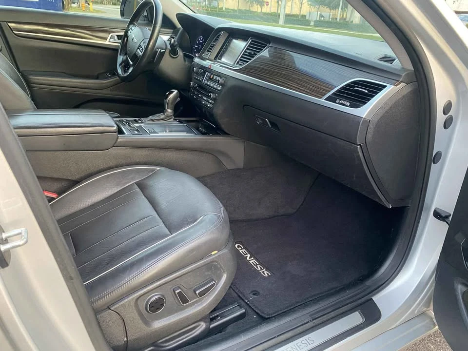 2015 Hyundai Genesis - Image 10 of 13