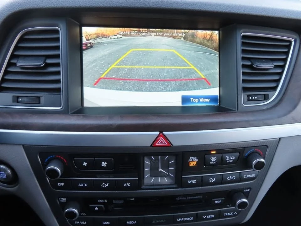 2015 Hyundai Genesis - Image 9 of 19