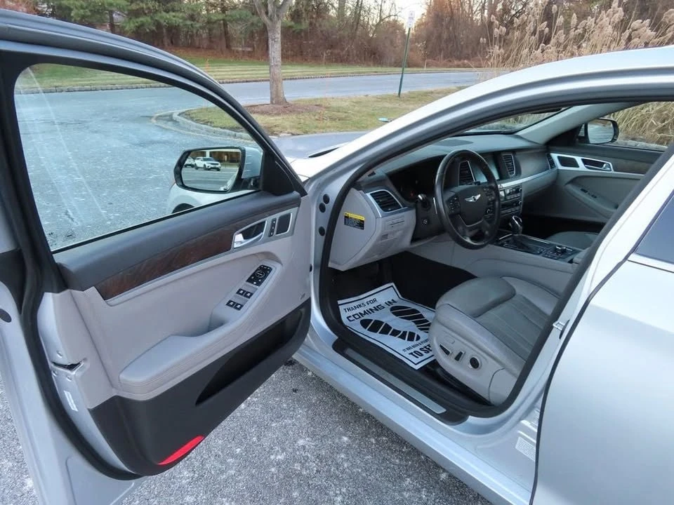 2015 Hyundai Genesis - Image 6 of 19