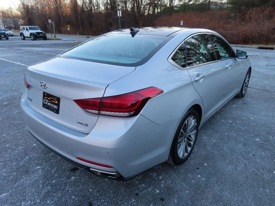2015 Hyundai Genesis - Image 16 of 19