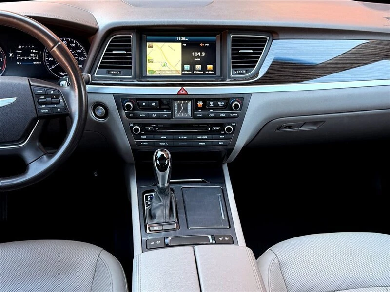 2015 Hyundai Genesis - Image 11 of 19
