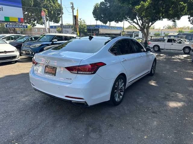 2015 Hyundai Genesis - Image 10 of 18