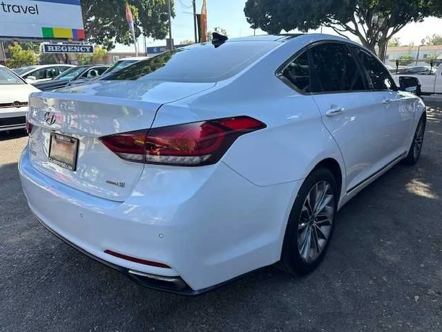 2015 Hyundai Genesis - Image 11 of 18