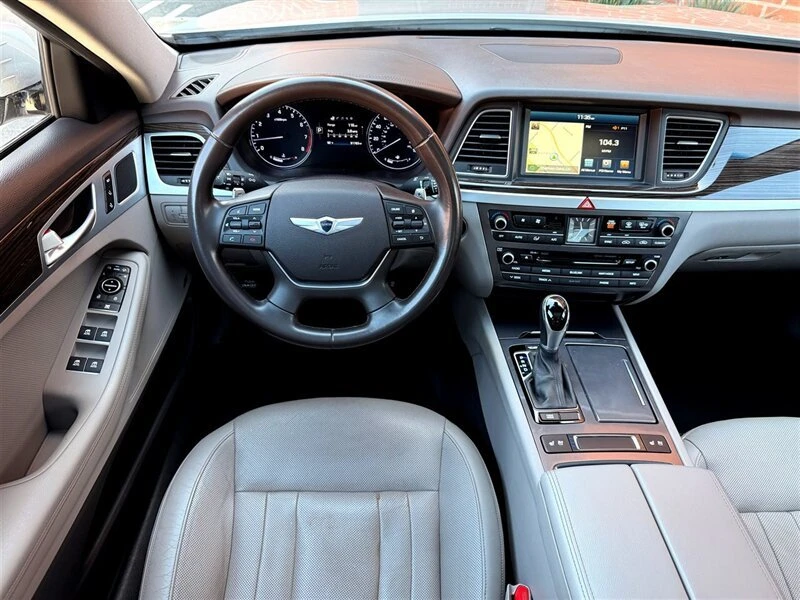 2015 Hyundai Genesis - Image 10 of 19