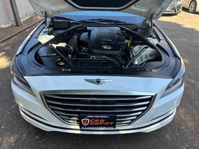 2015 Hyundai Genesis - Image 14 of 18