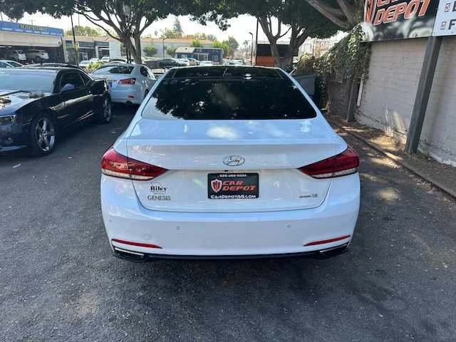 2015 Hyundai Genesis - Image 8 of 18