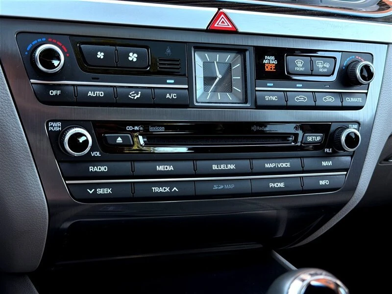 2015 Hyundai Genesis - Image 18 of 19