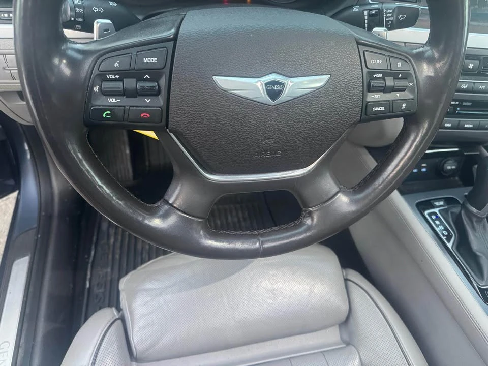 2015 Hyundai Genesis - Image 12 of 20