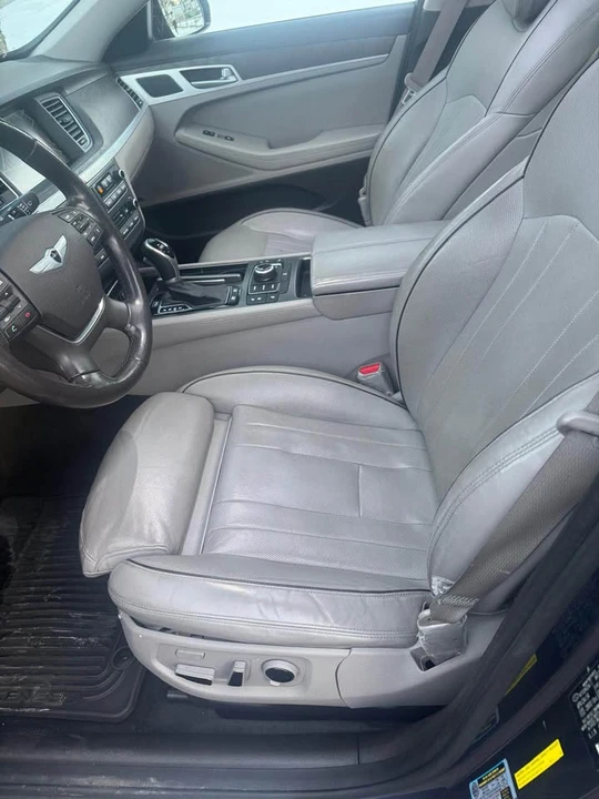 2015 Hyundai Genesis - Image 11 of 20