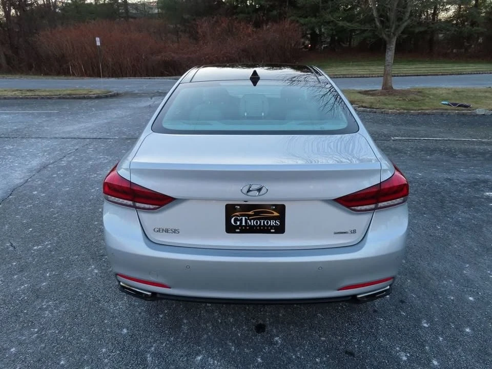 2015 Hyundai Genesis - Image 16 of 20