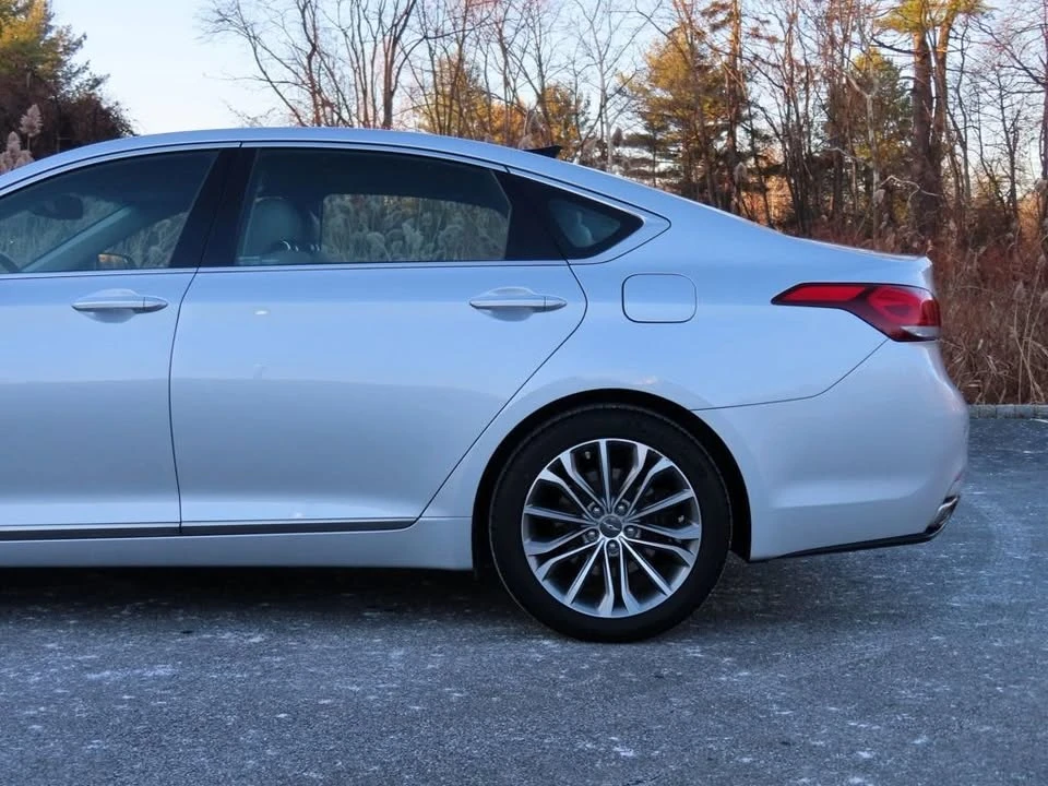2015 Hyundai Genesis - Image 13 of 20