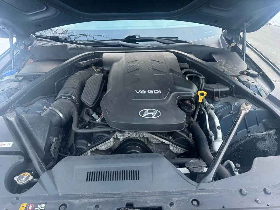 2015 Hyundai Genesis - Image 17 of 20