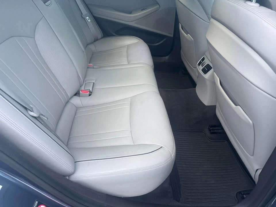 2015 Hyundai Genesis - Image 18 of 20