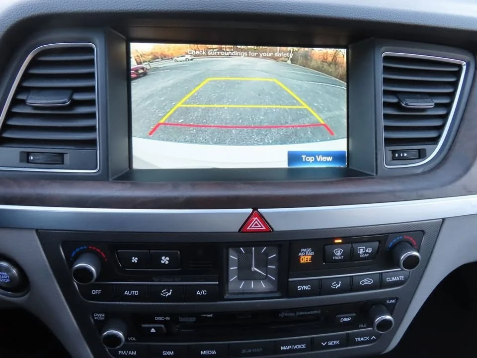 2015 Hyundai Genesis - Image 10 of 20