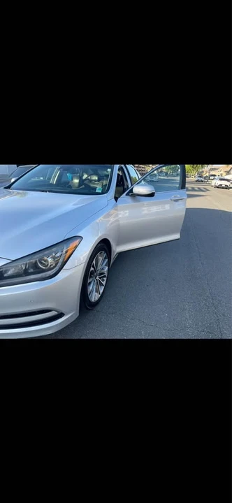 2015 Hyundai Genesis - Image 8 of 10