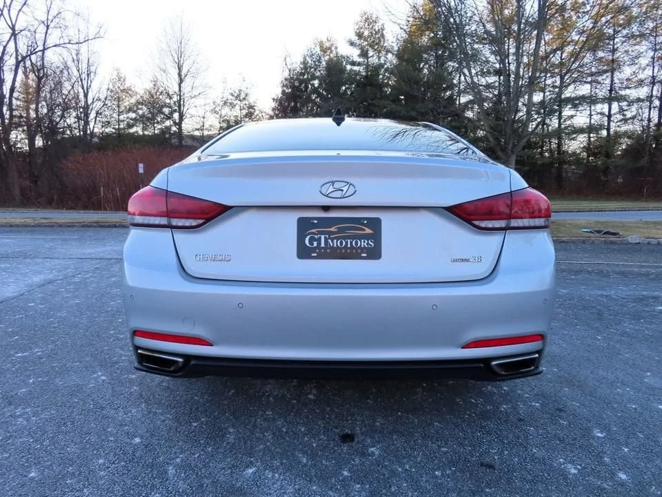 2015 Hyundai Genesis - Image 15 of 20