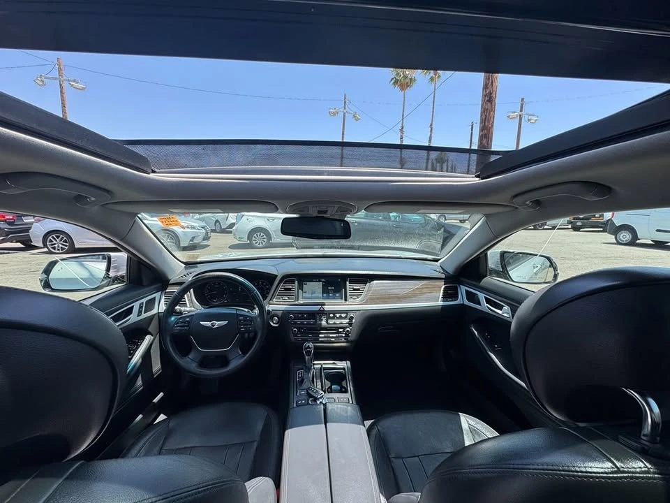 2015 Hyundai Genesis - Image 11 of 20