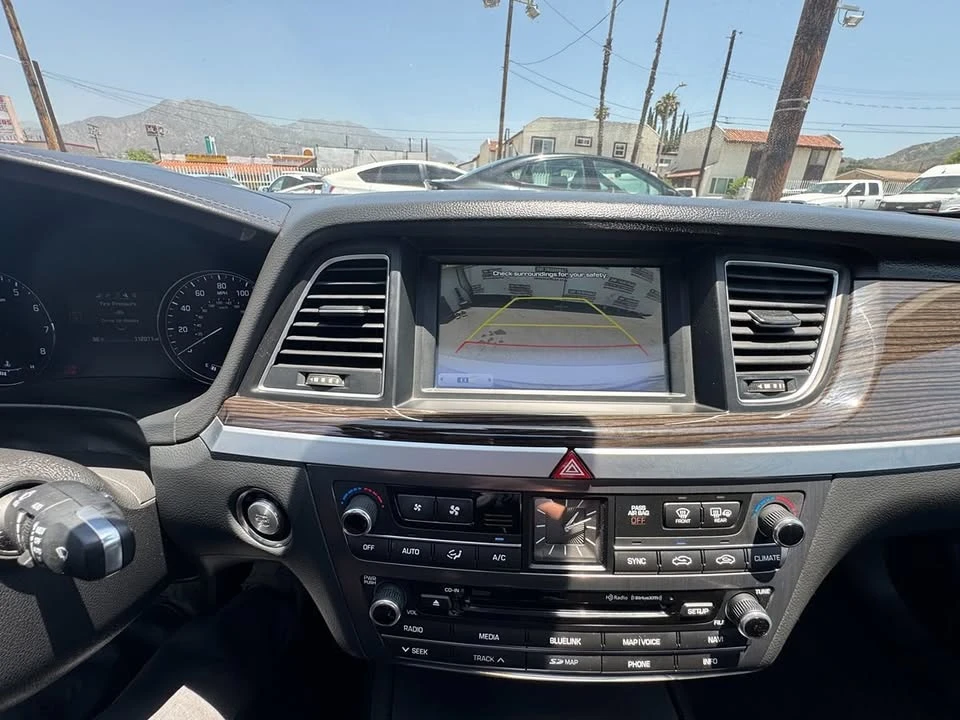 2015 Hyundai Genesis - Image 18 of 20