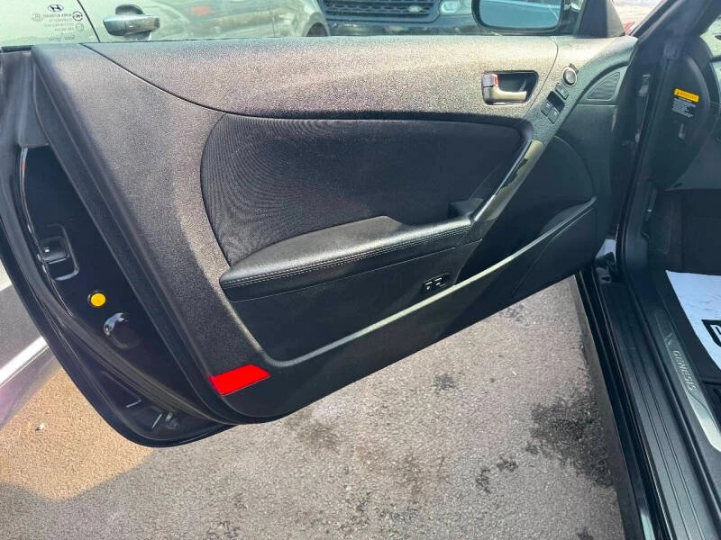 2015 Hyundai Genesis - Image 16 of 16