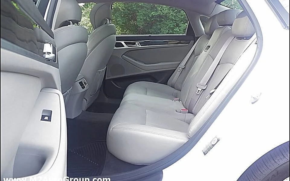 2015 Hyundai Genesis - Image 13 of 20
