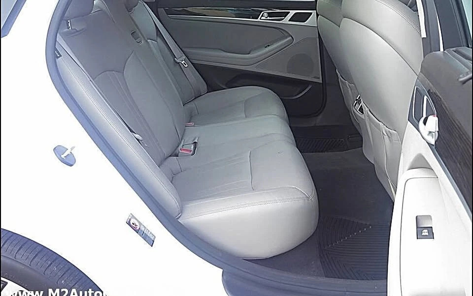 2015 Hyundai Genesis - Image 15 of 20
