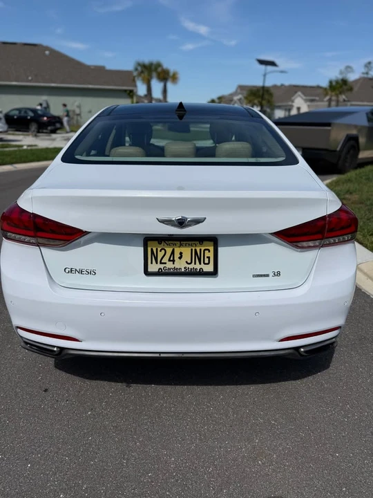 2015 Hyundai Genesis - Image 6 of 20