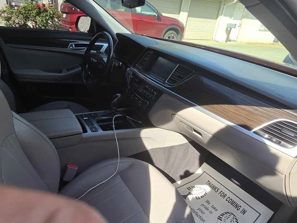 2015 Hyundai Genesis - Image 2 of 7