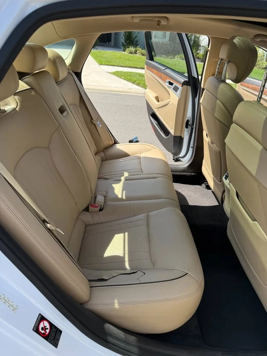 2015 Hyundai Genesis - Image 14 of 20