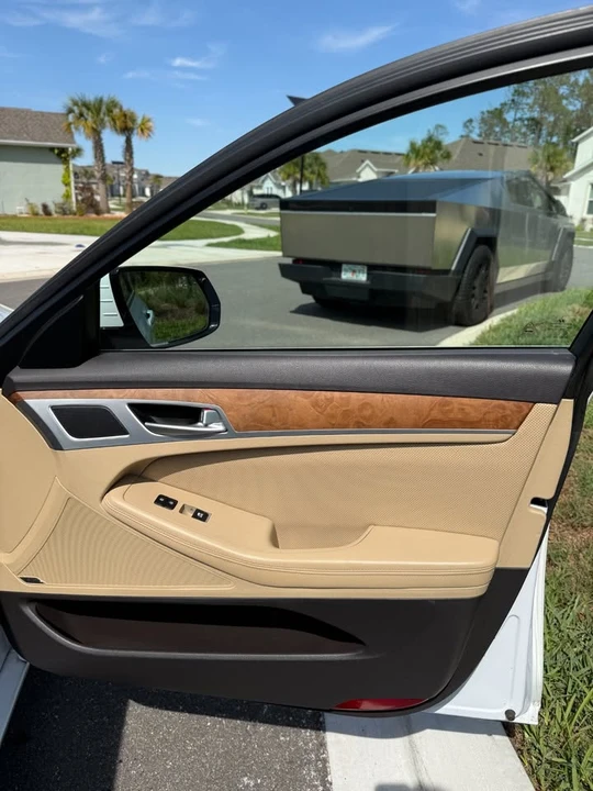 2015 Hyundai Genesis - Image 15 of 20