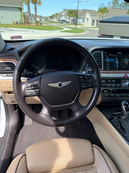 2015 Hyundai Genesis - Image 19 of 20