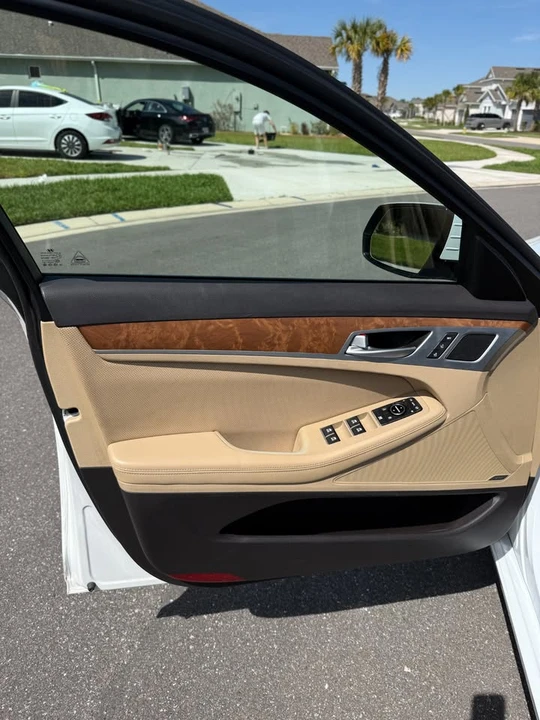 2015 Hyundai Genesis - Image 12 of 20