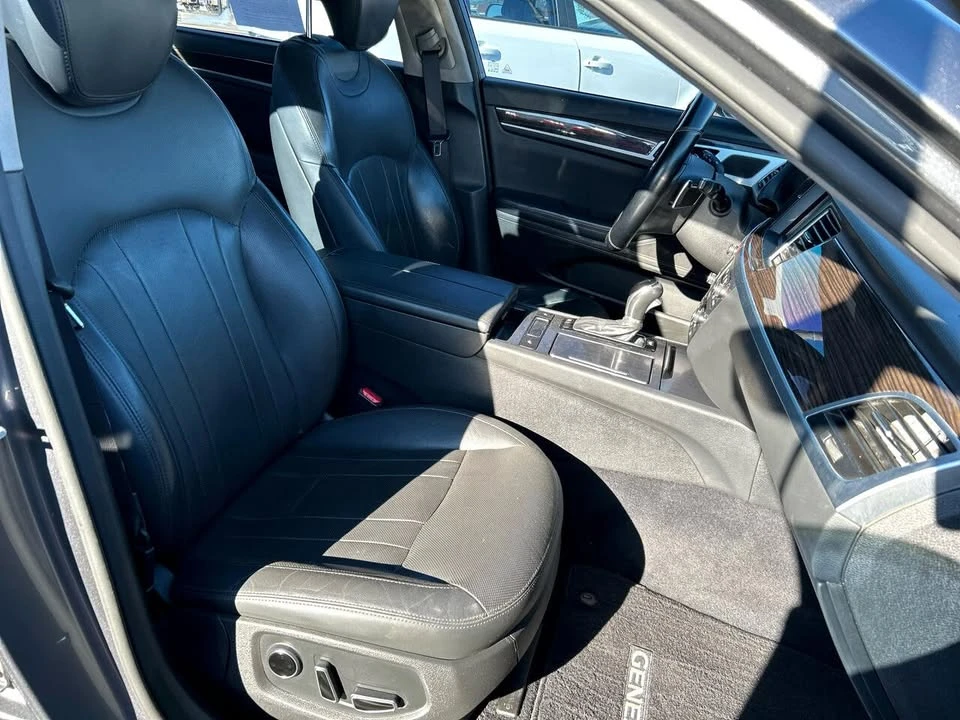 2015 Hyundai Genesis - Image 11 of 20