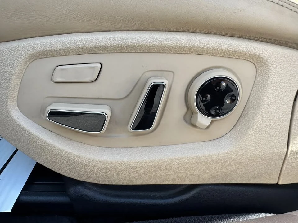 2015 Hyundai Genesis - Image 12 of 20