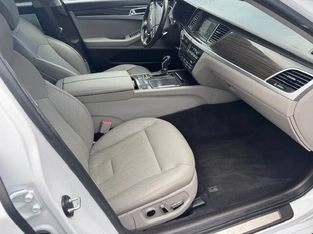 2015 Hyundai Genesis - Image 14 of 16