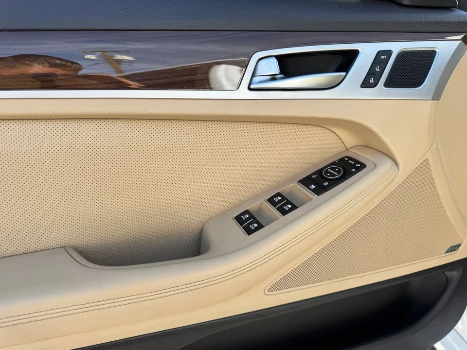 2015 Hyundai Genesis - Image 13 of 20