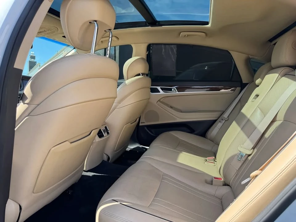 2015 Hyundai Genesis - Image 14 of 20