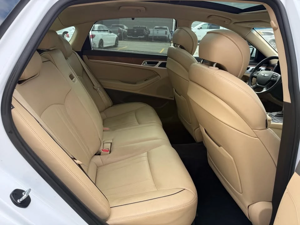 2015 Hyundai Genesis - Image 15 of 20